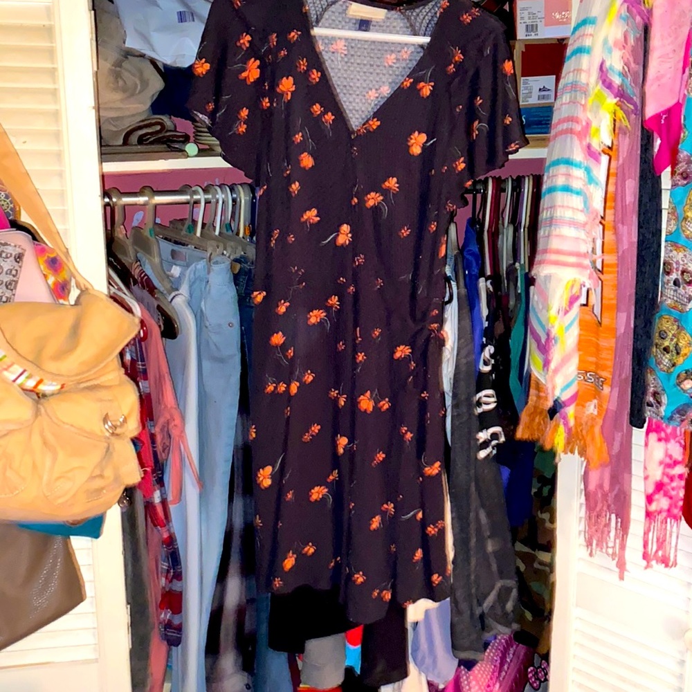 Wrap around cute mid length dress with pockets